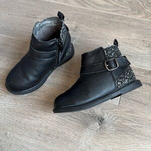 Size7 Carter’s booties